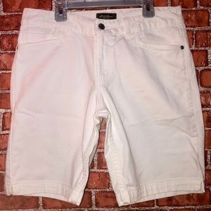 🦋Eddie Bauer White Short, Size 32